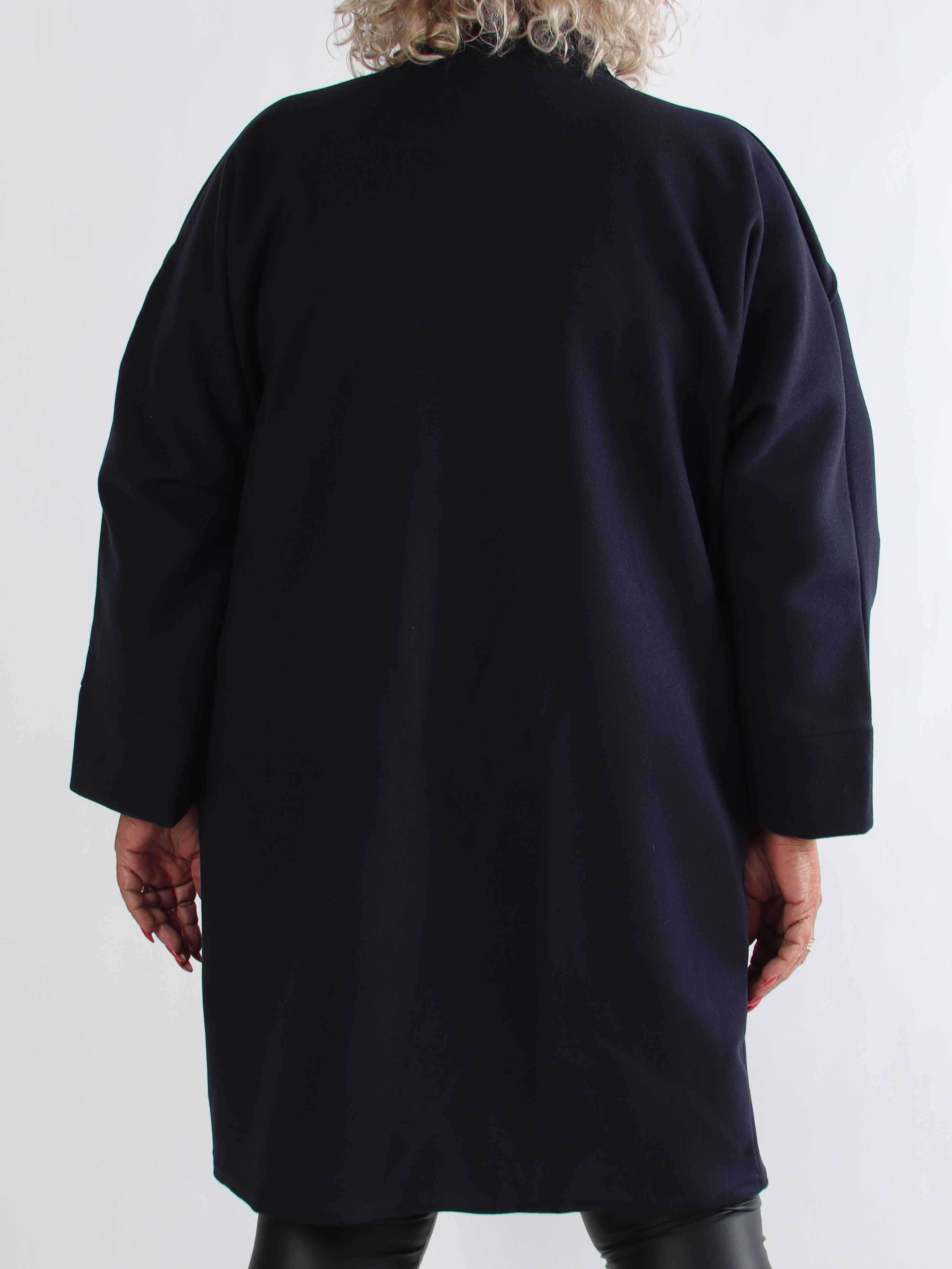 Annah Midi - Plus size frakke med tydelige syninger og lommer